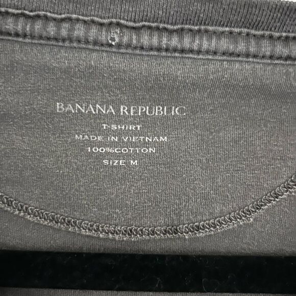 Banana Republic Women’s Gray GraphicTee Shirt Short Sleeve V-Neck Size Medium - Picture 5 of 8